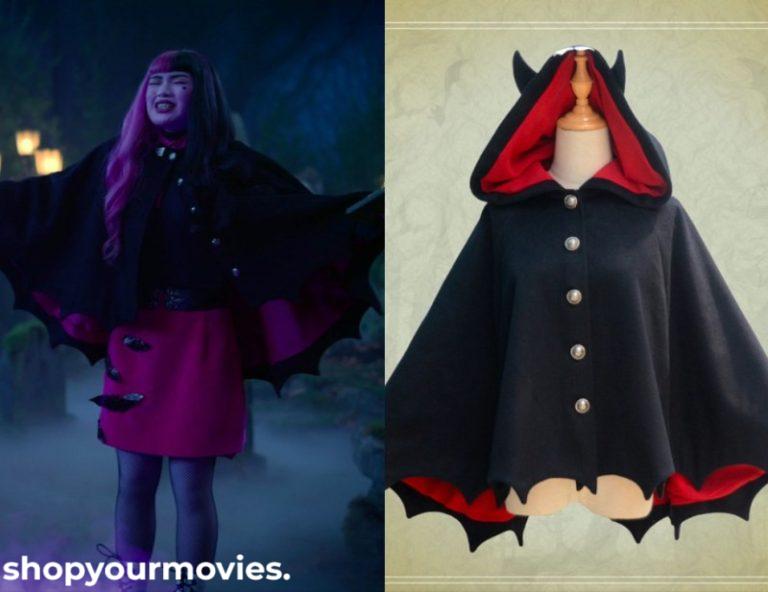 Monster High: Draculaura’s Bat Wing Cape