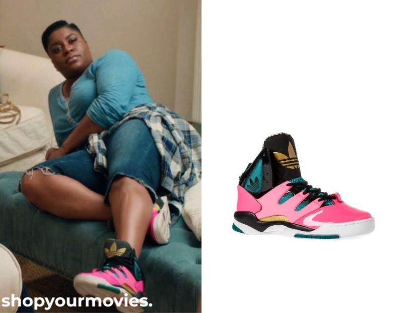 Pitch Perfect 2: Cynthia’s Multicolor Sneakers