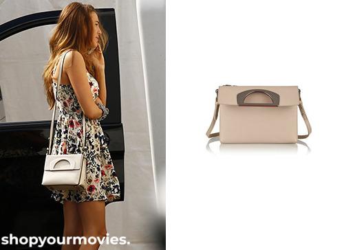 All I See Is You: Gina’s Beige Bag