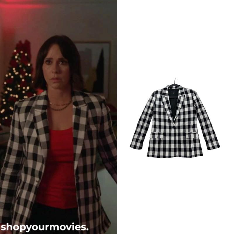 The Holiday Junkie: Andie’s Checkered Blazer