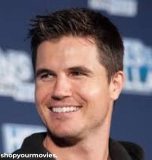 Robbie Amell