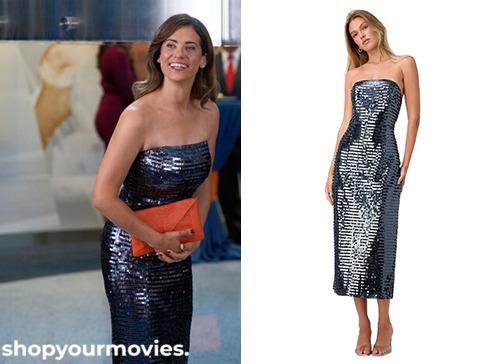 Holiday Touchdown: A Bears Love Story: Avery’s Blue Sequin Dress